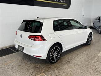 2016 Volkswagen Golf - Thumbnail