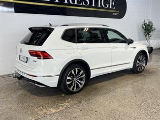 2018 Volkswagen Tiguan - Thumbnail